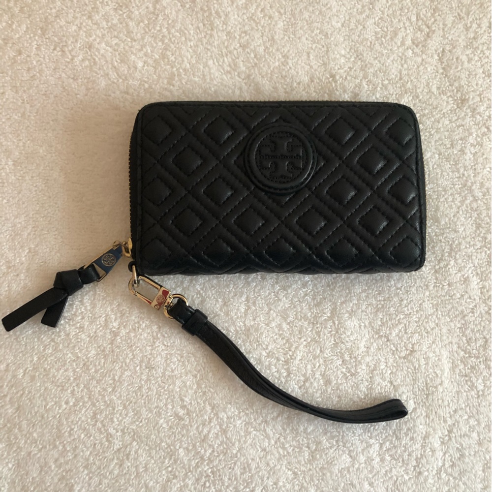 Tory Burch Black Marion Quilted Wristlet